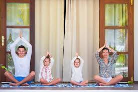 Yoga en familia: una disciplina para todos los miembros de la casa