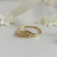 Gold Flower Signet Ring Vintage Style Floral Crown Ring For Etsy Wedding Rings Sets Gold Unique Gold Wedding Rings 14k Gold Wedding Ring