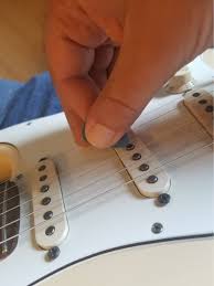 This is generally not advised since it makes it harder to many country, bluegrass, and jazz pickers use this technique or a similar technique with their guitar picks. How To Hold A Guitar Pick Beginner Guitar Hq
