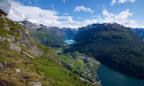 Når du besøker loen i stryn, bør du absolutt ta loen skylift opp til toppen av fjellet hoven. Loen Skylift And Via Ferrata