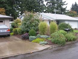 55 Simple And Beautiful Front Yard Landscaping Ideas Gladecor Com Yard Landscaping Simple Front Yard Landscaping Simple Low Maintenance Landscaping Front Yard