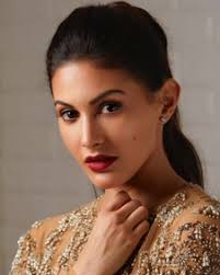 Her father name, mother name, brother and sister names will be updated soon. Amyra Dastur Age Photos Family Biography Movies Wiki Latest News Filmibeat