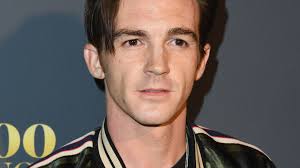 Drake bell just shows up out of nowhere to tell us we've all been singing this song wrong the whole time. Du T9vqashr Um