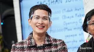 Desainer kenamaan tanah air, oscar lawalata, kini tengah menjadi sorotan. Menampilkan Foto Dengan Pacarnya Oscar Lawalata Dielu Elukan Sebagai Tampan