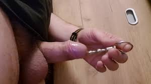 鸡巴感觉很好，有 8 毫米的尿道声音，12 厘米深