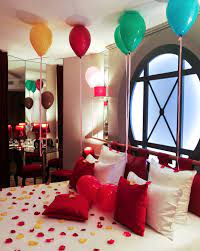 gasp the last rose petal has fallen. 10 Surprises Romantiques Pour Celebrer Un Anniversaire Ou Une Occasion Particuliere Le Blog De Secret De Paris Hotel Spa