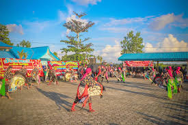 Mengunjungi pentas seni, sanggar budaya, dan museum c. 25 Gambar Pentas Seni Kuda Lumping Paling Populer Lingkar Png