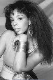 Good morning ☀️😅 It's been scorching hot here in Tokyo 🇯🇵 every day 💦  Today, I'd like to start with Sentimental Donna Summer