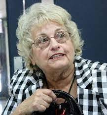 Heidi Droll's Instagram, Twitter & Facebook