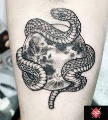 So kann er als der schlüssel zum herzen gesehen oder von einem partner getragen werden während der andere das passende schloss als tattoo trägt. Tattoos Mit Bedeutung Dafur Stehen Diese Motive