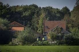 Tegen hun wil te hebben vastgehouden in de boerderij in. Boerderij Van Kluizenaarsgezin In Ruinerwold Leeggehaald De Standaard Mobile