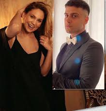 Farah zeynep, ilk profesyonel çalışmasını öyle bir geçer zaman ki adlı dizide gerçekleştirdi. Farah Zeynep Abdullah Tan Flas Reynmen Aciklamasi