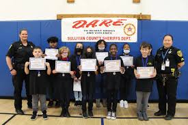 KLR fifth-grade students graduate from DARE program