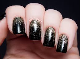 Acrylic Black And Gold Glitter Nails Party Perfect Black And Gold Nail Art Ideas Gold Nails Black Gold Nails Gold Glitter Nails