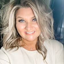 Crystal Burgett's Instagram, Twitter & Facebook