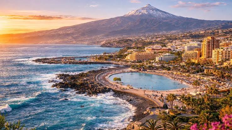 Qué ver en Tenerife: del pico más alto de España a las piscinas naturales que Instagram aún no ha arruinado