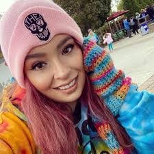 Lori Chrisman's Instagram, Twitter & Facebook