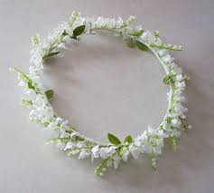Pin By Jlynn On Svadebnye Venki Zakolki Grebni Shpilki In 2020 Flower Crown Wedding Flower Wreath Hair Wedding Flowers Lilies
