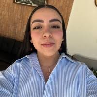 90+ perfiles de «Erika Colin»