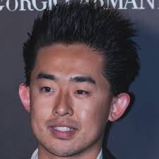 It doesn't take a long, morning grooming session to get it to look right, and the shampoo products you need are also easy to find. Korean Hairstyle Men Brush Up Novocom Top