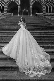 How To Choose Your Perfect Wedding Dress Royal Wedding Gowns Ballroom Wedding Dresses Wedding Dresses Vintage Princess