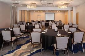 You can learn more about the inn and restaurants here. Hotel Hilton Garden Inn Freeport Downtown Freeport Maine Coast Me Hotelopia