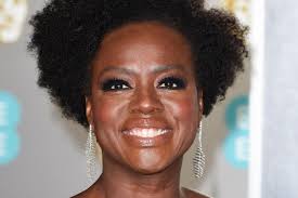 Veronica (davis) is the wife of career criminal harry (neeson), who talks the wives of her husband's associates into pulling off a heist after their husbands are unable to (see the movie title.) Chadwick Boseman Viola Davis Teilt Ruhrende Erinnerung An Verstorbenen Star Brigitte De