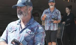 Mel columcille gerard gibson ao (born january 3, 1956) is an american actor, film director, producer, and screenwriter. Mel Gibson 64 Takes A Self Isolation Break As He Stocks Up On Groceries With Girlfriend Daily Mail Online