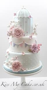 Pretty Birdcage Wedding Cake With Sugar Bunting And Flowers Www Kissmycake Co Uk Torte Hochzeit Hochzeitstorte Hochzeitskuchen