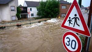 Die ahr fließt am südlichen stadtrand durch ahrweiler, sie mündet nach weiteren 10 kilometern bei sinzig in den rhein. Te Dschtr 4zbm