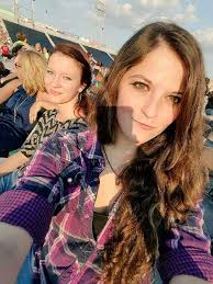 Desiree Weaver (@WeaverDzweavee)