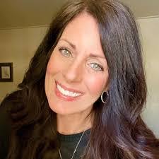 Cynthia Raper's Instagram, Twitter & Facebook