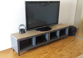 Un Meuble Tele Industriel Avec Une Etagere Expedit Kallax Meuble Metal Ikea Repeindre Meuble Ikea Mobilier De Salon