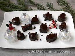 Chocolats Noirs Ganache Aux Baies De Timut Partenariat Chocolat Noir Chocolat Chocolat Maison