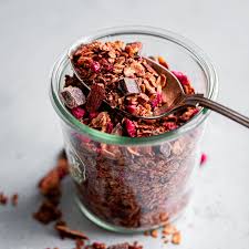 Chocolate Chunk Raspberry Granola Carol Recetteschocolat En 2020 Granola Au Chocolat Recettes De Cuisine Idee Nourriture
