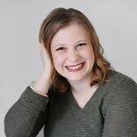 Carrie Lundquist's Instagram, Twitter & Facebook