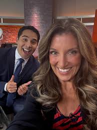 He's back for FRIYAY!!! 🥳🥳🥳 Join us