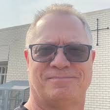 Glenn Dow's Instagram, Twitter & Facebook