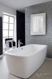 Réalisation salle de bain mosaique contemporaine créée avec du marbre taillé en relief. Emaux De Verre Ezarri Moon Achat Vente Carrelage Piscine Et Mosaique Salle De B Mosaique Salle De Bain Salle De Bains Gris Clair Salle De Bain Blanche Et Bois