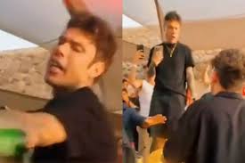 Fedez perde la pazienza: calcio a un ragazzo che lo filma, il video fa il  giro di TikTok - Affaritaliani.it