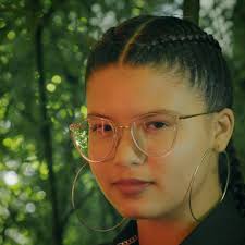 Retrato urbano Realizado en la grabación del video Clip: Prólogo by Sky Joe  #videoclip #streetphotography #rokinonxeen #16mmlens #panasoniceva1 #eva1  #100piesproducciones #guatemala🇬🇹 #streetstyle #hiphop #urbanphotography