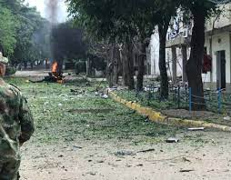 Fuerte explosión de dos carro bomba en el batallón de #cúcuta. O63z4y3d44wham
