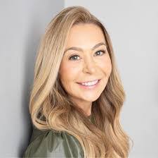 Francesca Chase's Instagram, Twitter & Facebook