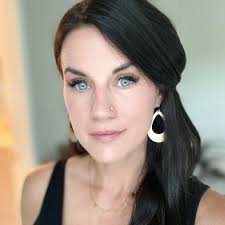 What is the architectural style of this 1904 Jacksonville home?