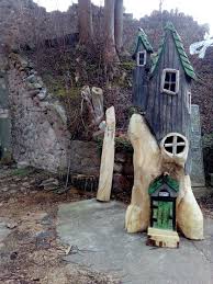 Pin Von Roots Holzskulpturen Auf Markus Krupop Gartendekoration Baumhaus Gartenhaus