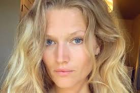 Toni garrn stock photos and images (4,011) toni garrn leonardo dicaprio. 10 Things You Didn T Know About Toni Garrn