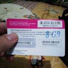 Kode berada di bagian belakang, seperti gambar di bawah ini contohnya. Blog Pendidikan Kode Voucher Tri