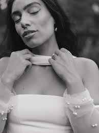 Rehearsal dinner, garden party vibes.🌿 Complete with the perfect dress and  pearl details. #newyorkweddingphotographer #fernbrookfarms #pearldetails