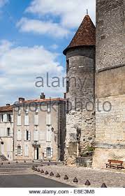 Valovis bank ag is one of the best financial institutions and foreign exchange provider in germany essen city. Das Chateau Des Valois In Frankreich Cognac Stockfotografie Alamy