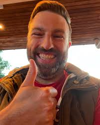 Seeing an up and coming comedian named @jerryseinfeld this evening at  @wolf_trap Strong birthday surprise from the ladywife. #ItsMoops!